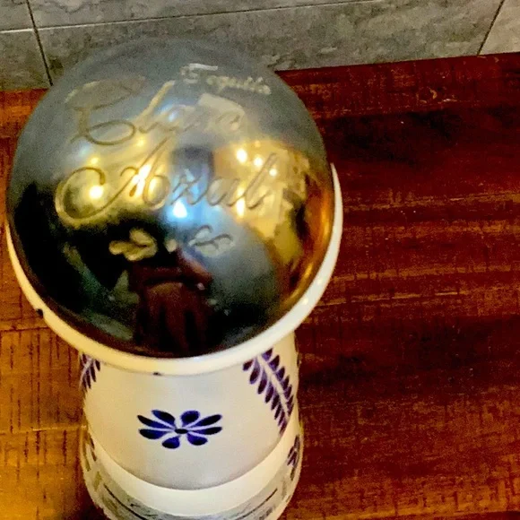 Clase Azule Reposado Ceramic Tequila empty bottle with Silver Stopper - Picture 3 of 3